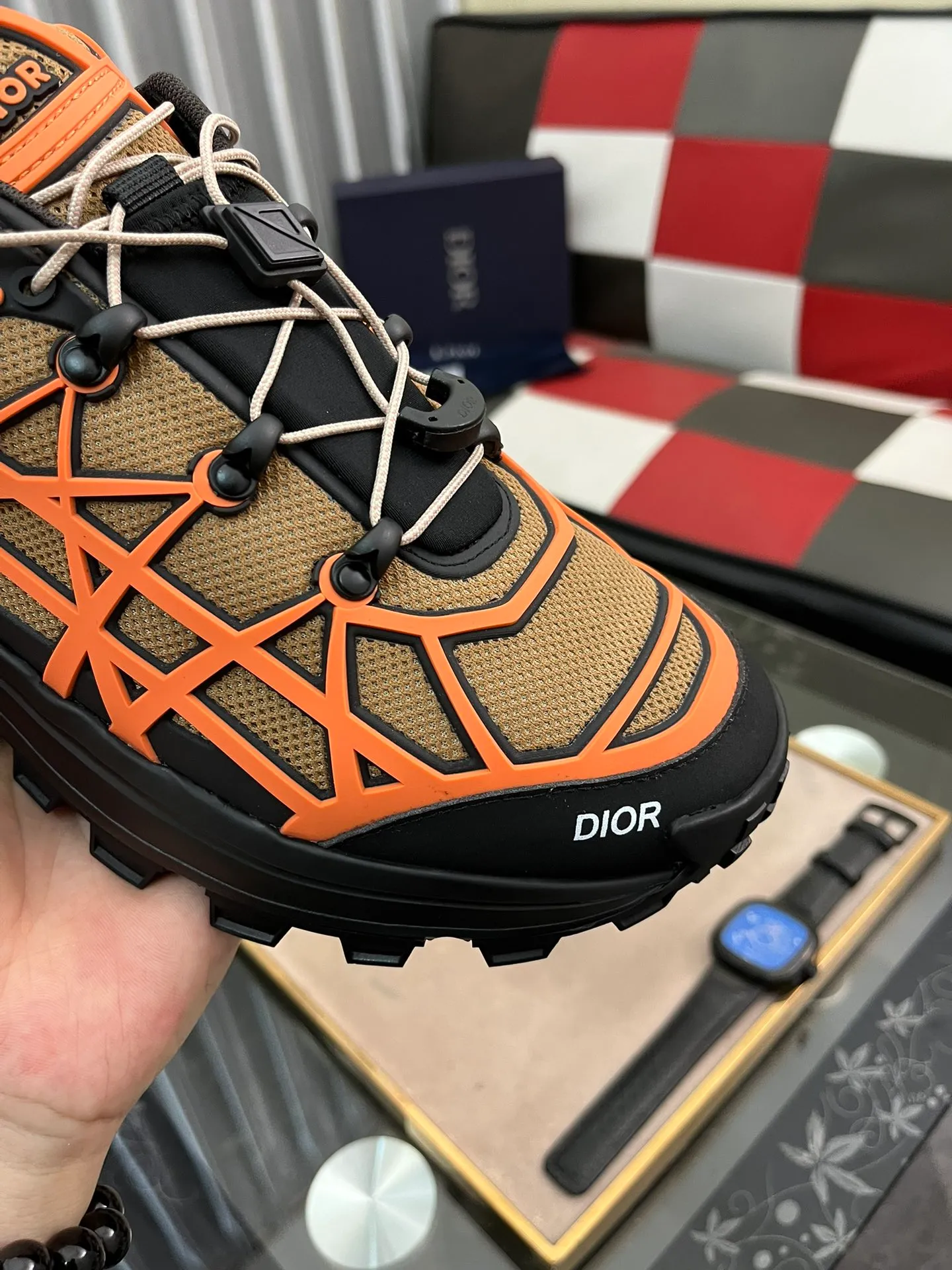 Ex-factory price 520⌚️⌚️B31 RUNNER sports shoes highlight the fashionable silhouette and are decorated with curved cannage pattern. They reinterpret the classic pattern in a structural style and enrich the Dior 2023 summer men's wear series. Meticulously crafted using the advanced craftsmanship of hiking shoes, it blends outdoor culture with Dior heritage. Code number 38-445⃣️Color optional